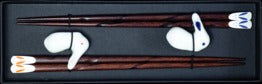 JADE TEMPLE Essstäbchen Set mit Hasen Bänkchen, 2 Paar 1 Set